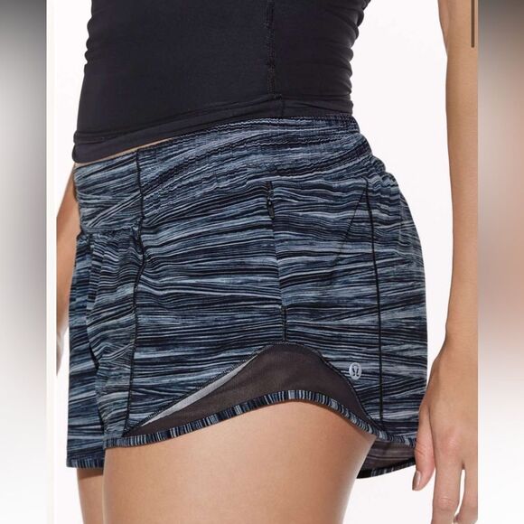 Lululemon Hotty Hot Short II (2.5") - Picture 6 of 8